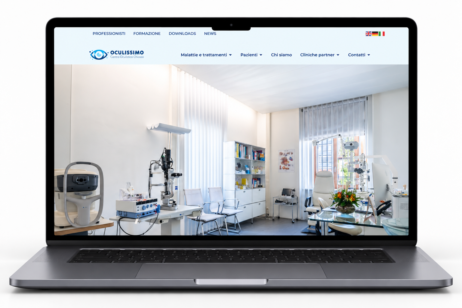 Laptop con sito web di clinica oculistica